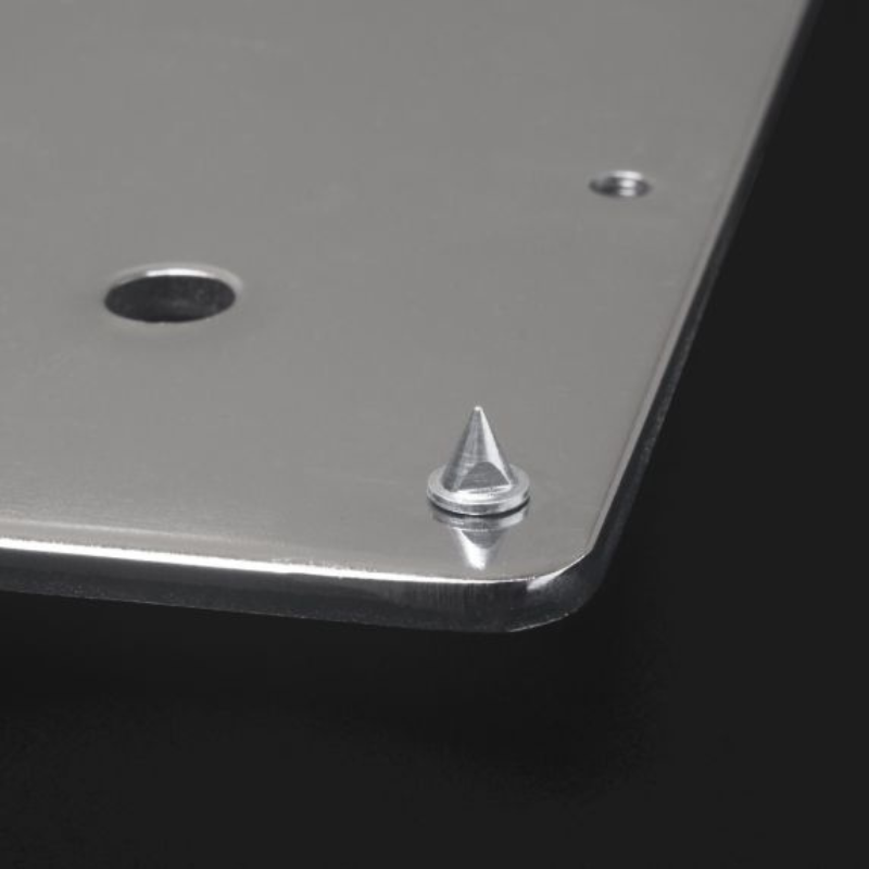 Gill - Pyramid Spikes