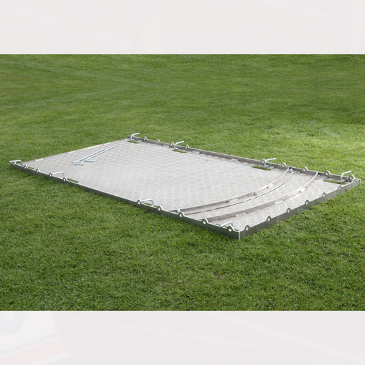 Polanik throwing platform