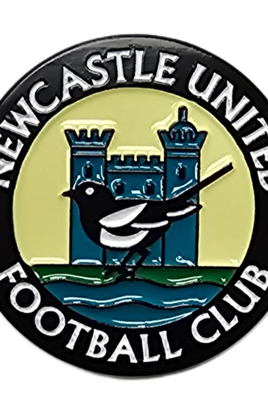 Newcastle United FC Retro 76-83 Crest Keyring & Badge Set
