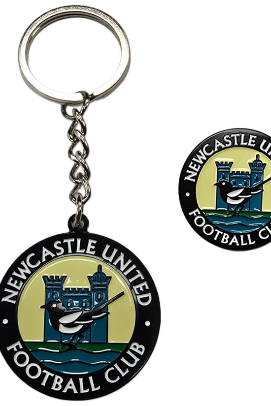 Newcastle United FC Retro 76-83 Crest Keyring & Badge Set